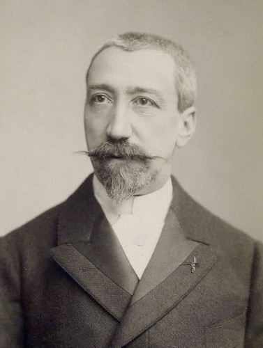 Photo of Anatole France with short hair, goatee and moustache. By Photographer : Wilhelm Benque. Tucker Collection - New York Public Library Archives, Public Domain, https://commons.wikimedia.org/w/index.php?curid=16240632
