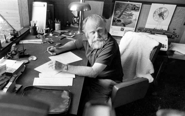 Frank Herbert (1920-1986) signing books, Seattle, December 5, 1971

Credits: Seattle P-I MOHAI (1986.5.55465.23)